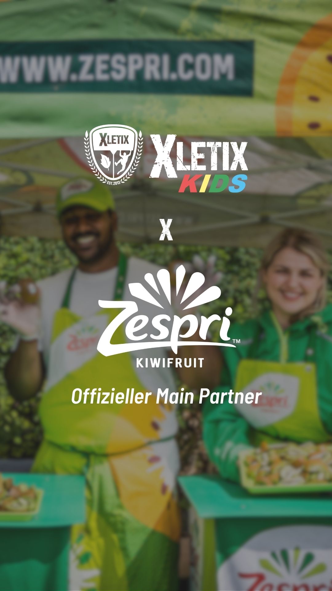 Frisch. Fruchtig. Kiwi-Power für euren Run. 💪🥝
Auch 2026 ist @zespri_kiwis wieder als starker Partner bei XLETIX Kids am Start!
Freut euch auf die süßen SunGold™ Kiwis auf der Strecke – der perfekte Snack für einen Energiekick aus natürlichen Nährstoffen zwischen den Hindernissen.
Klein, lecker, genau das Richtige für euer Abenteuer! 😎
Wer gönnt sich unterwegs die Extra-Nährstoff Power? 👀👇

#xletixkids #zespri